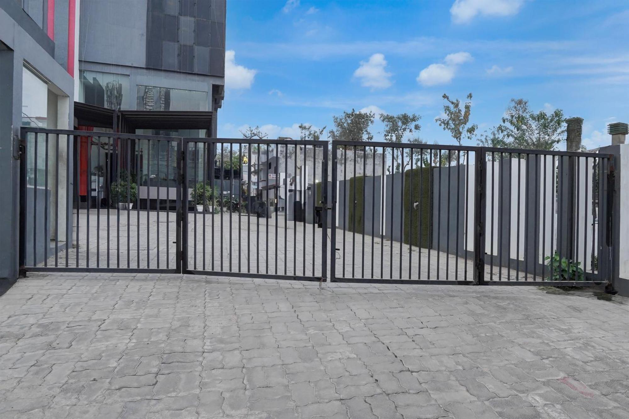 Super Townhouse Gomti Nagar Matiyari Otel Chinhat Dış mekan fotoğraf