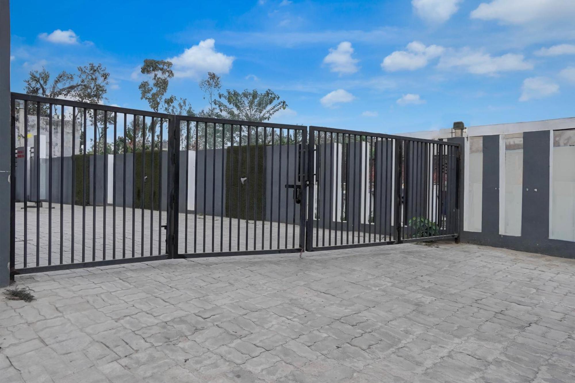 Super Townhouse Gomti Nagar Matiyari Otel Chinhat Dış mekan fotoğraf