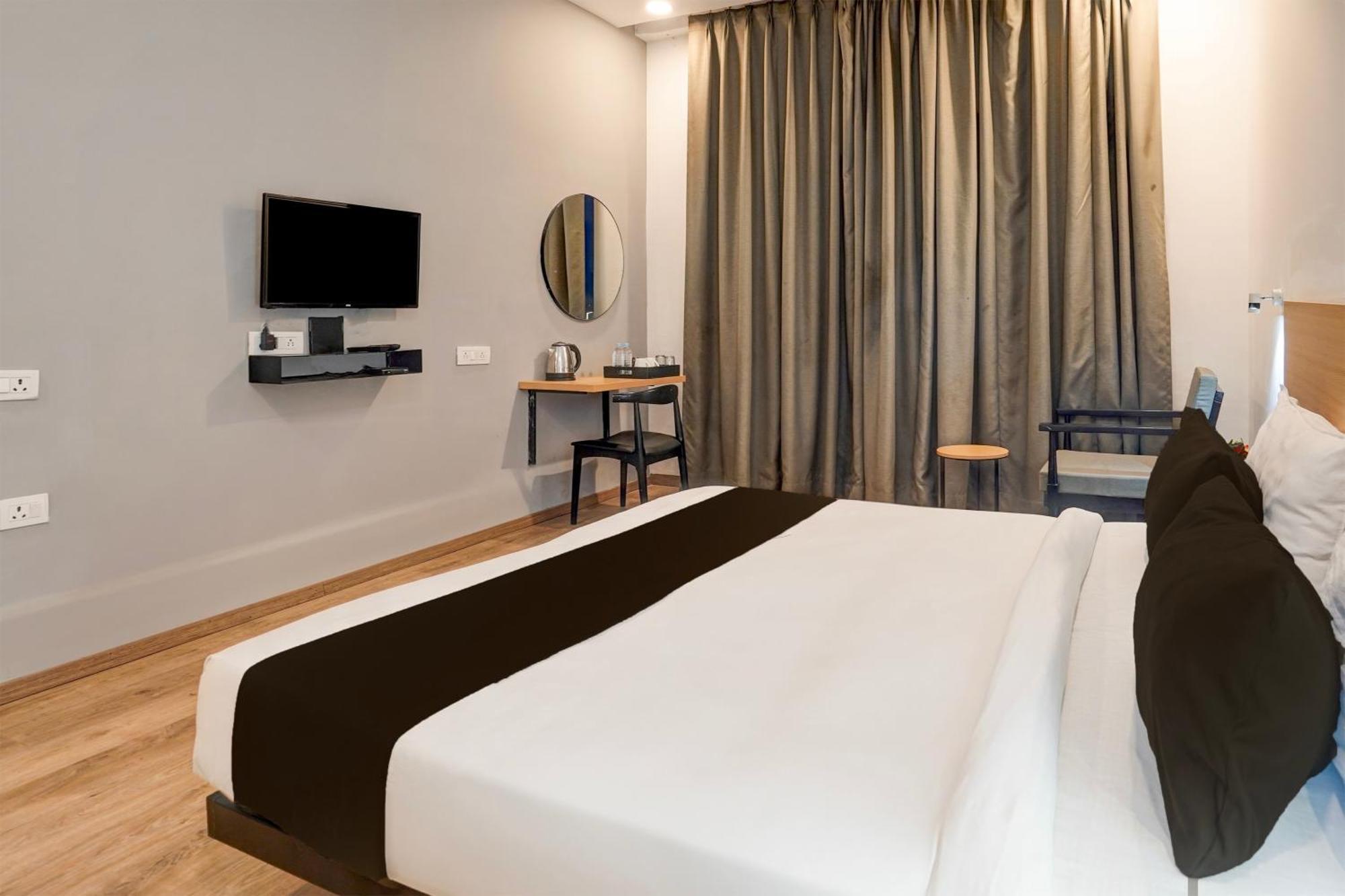Super Townhouse Gomti Nagar Matiyari Otel Chinhat Dış mekan fotoğraf